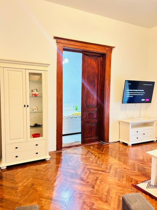 Hidden Gem In The Old Town Apartment ทิมิชัวรา ภายนอก รูปภาพ