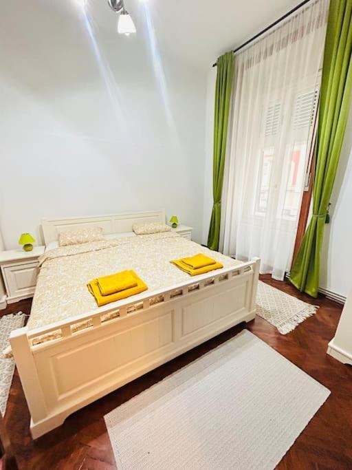 Hidden Gem In The Old Town Apartment ทิมิชัวรา ภายนอก รูปภาพ