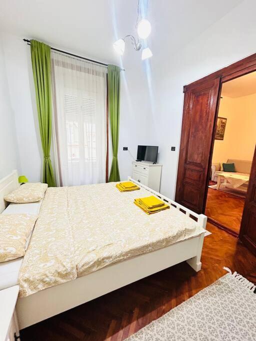 Hidden Gem In The Old Town Apartment ทิมิชัวรา ภายนอก รูปภาพ