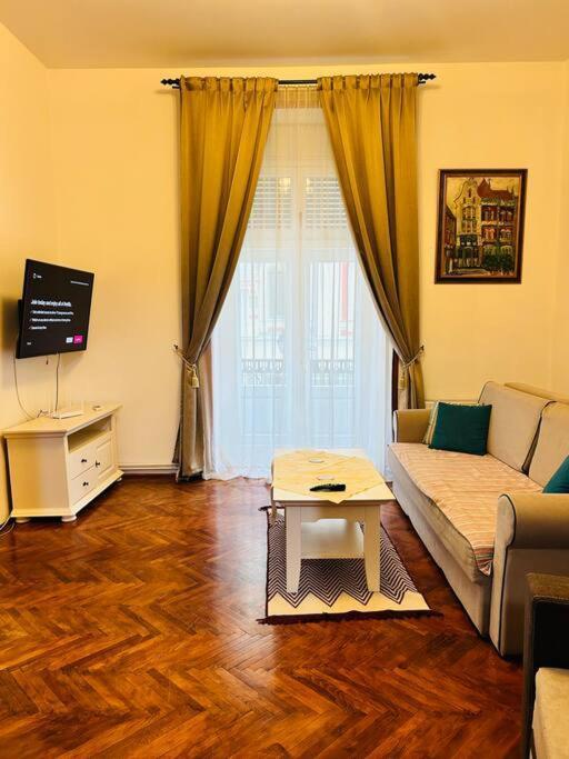 Hidden Gem In The Old Town Apartment ทิมิชัวรา ภายนอก รูปภาพ