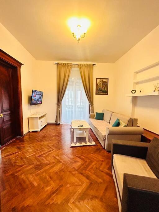 Hidden Gem In The Old Town Apartment ทิมิชัวรา ภายนอก รูปภาพ