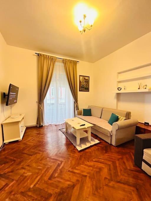 Hidden Gem In The Old Town Apartment ทิมิชัวรา ภายนอก รูปภาพ